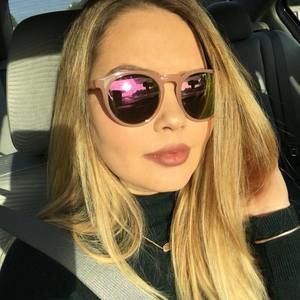 Meet your Posher, Julia